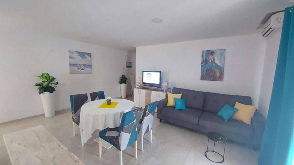 Apartments Mestral Башка-Вода Екстер'єр фото